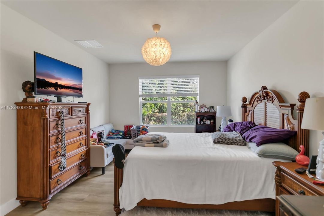 Vendido Recientemente: $465,000 (4 camas, 2 baños, 1828 Pies cuadrados)