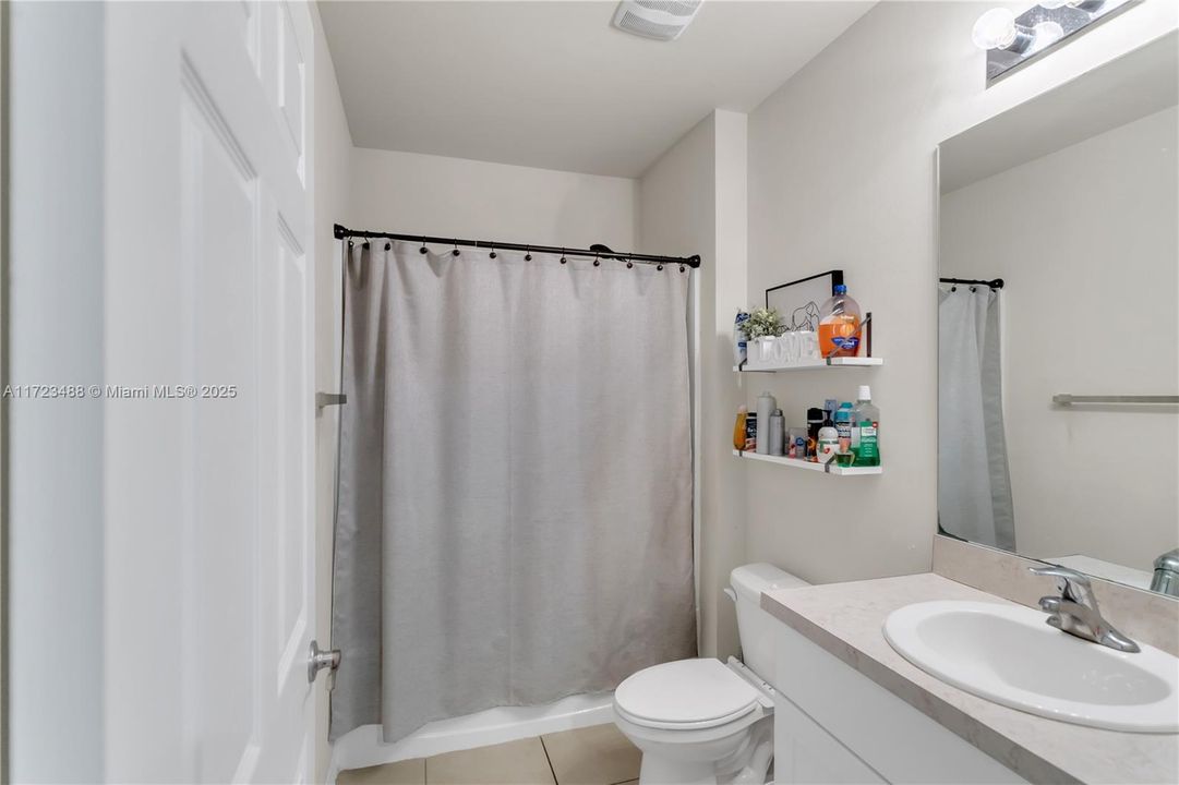 Vendido Recientemente: $465,000 (4 camas, 2 baños, 1828 Pies cuadrados)