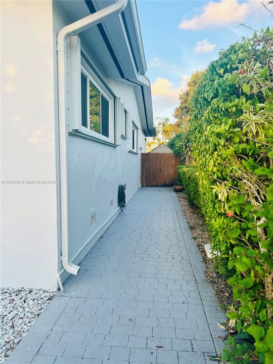 En Venta: $1,499,000 (3 camas, 2 baños, 2078 Pies cuadrados)