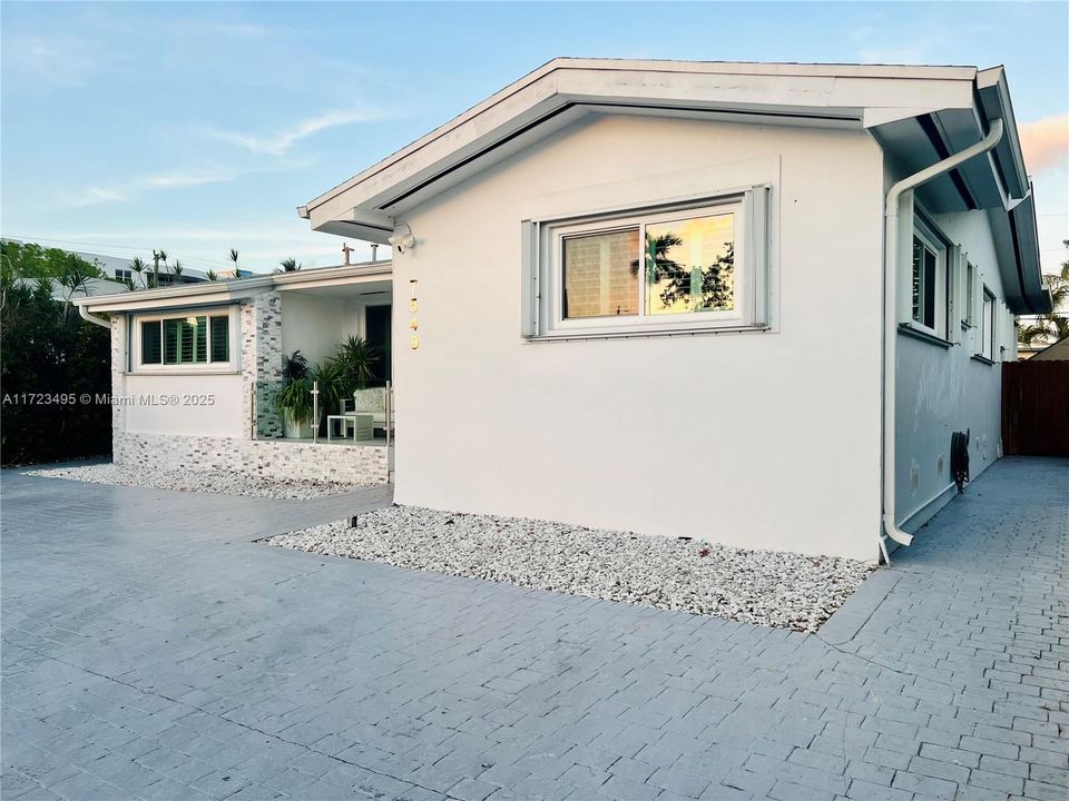 En Venta: $1,499,000 (3 camas, 2 baños, 2078 Pies cuadrados)