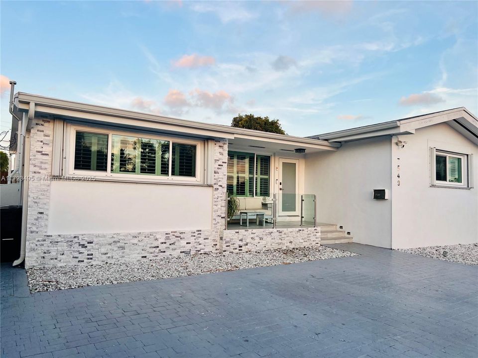 En Venta: $1,499,000 (3 camas, 2 baños, 2078 Pies cuadrados)