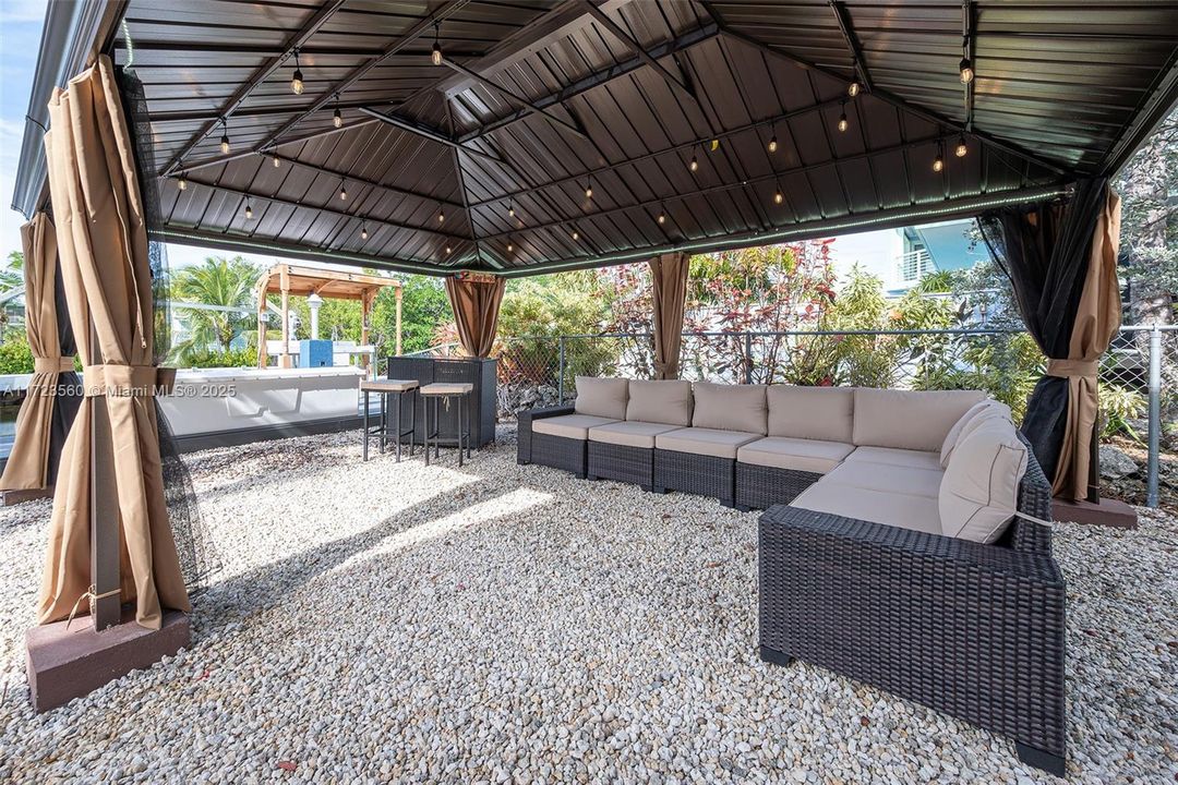 Active With Contract: $1,299,000 (3 beds, 3 baths, 0 Square Feet)