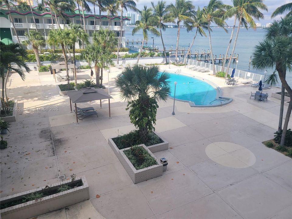 待售: $195,500 (0 贝兹, 1 浴室, 577 平方英尺)