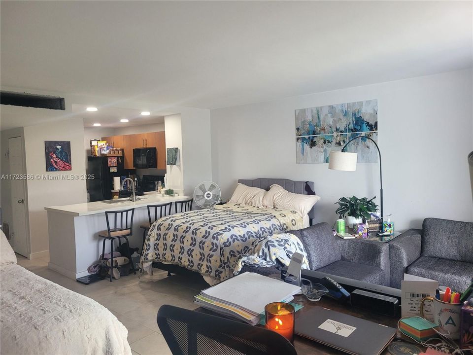 待售: $195,500 (0 贝兹, 1 浴室, 577 平方英尺)