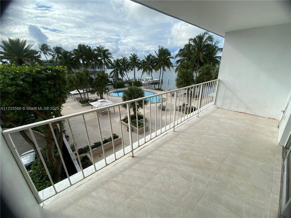 待售: $195,500 (0 贝兹, 1 浴室, 577 平方英尺)