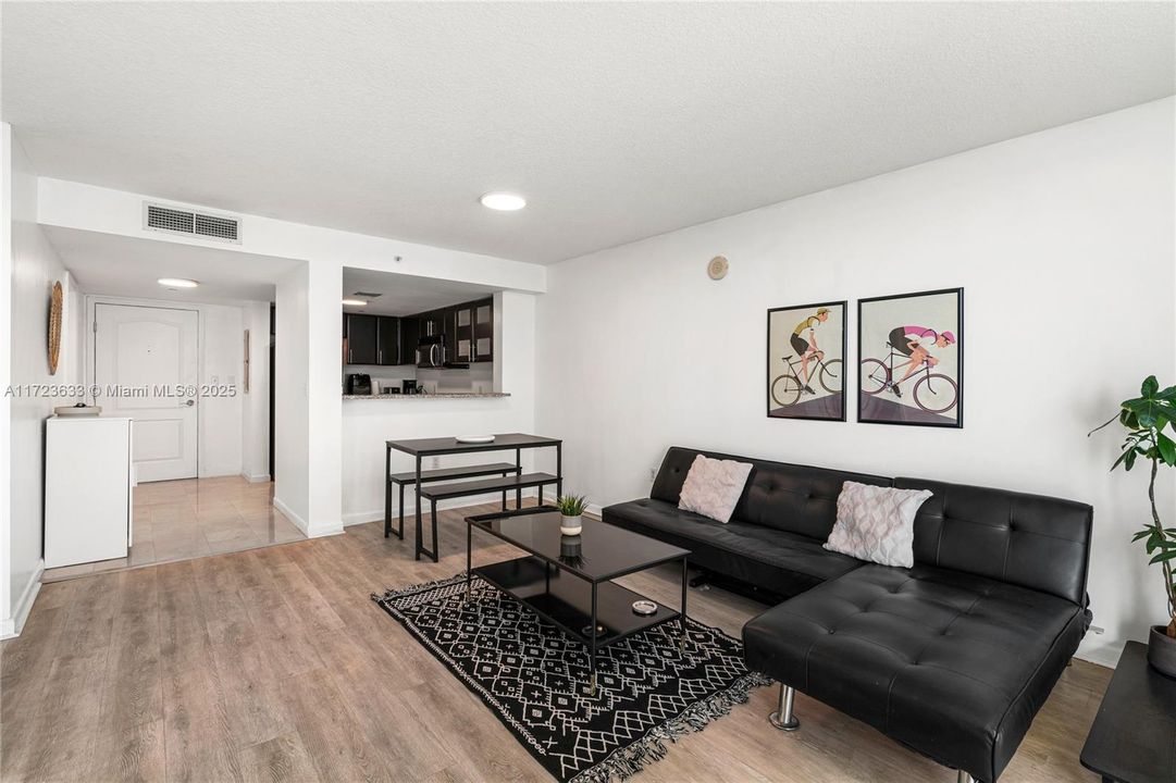 Vendido Recientemente: $470,000 (1 camas, 1 baños, 791 Pies cuadrados)