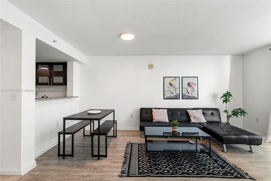 Vendido Recientemente: $470,000 (1 camas, 1 baños, 791 Pies cuadrados)