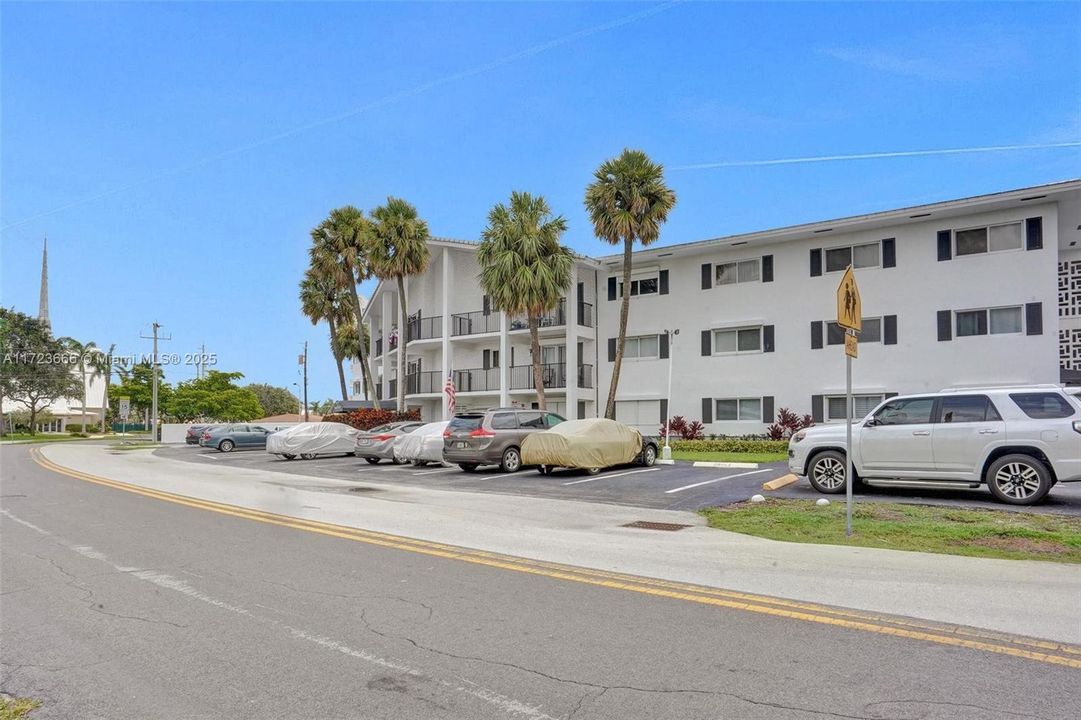 最近售出: $175,000 (1 贝兹, 1 浴室, 740 平方英尺)