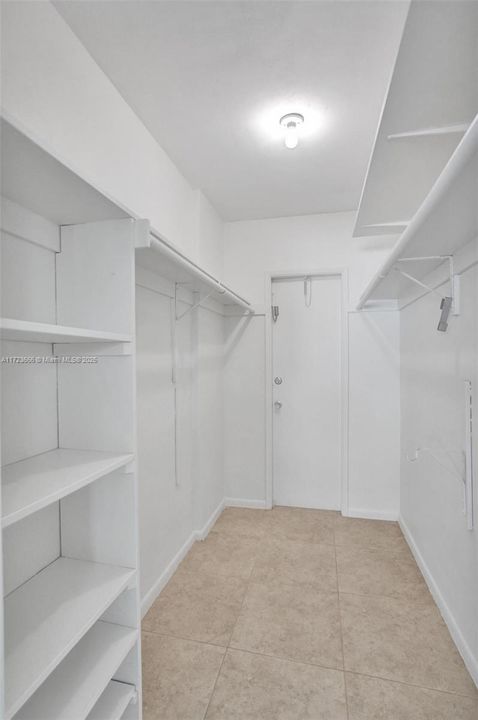 最近售出: $175,000 (1 贝兹, 1 浴室, 740 平方英尺)