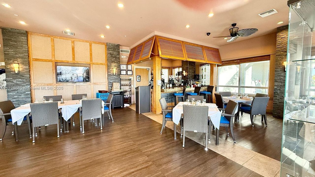 Recientemente alquilado: $19,500 (3 camas, 3 baños, 2660 Pies cuadrados)