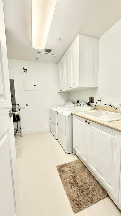 Recientemente alquilado: $19,500 (3 camas, 3 baños, 2660 Pies cuadrados)