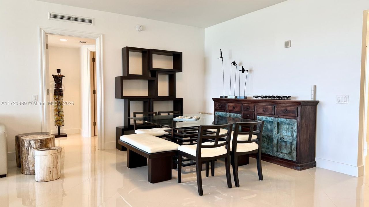 Recientemente alquilado: $19,500 (3 camas, 3 baños, 2660 Pies cuadrados)