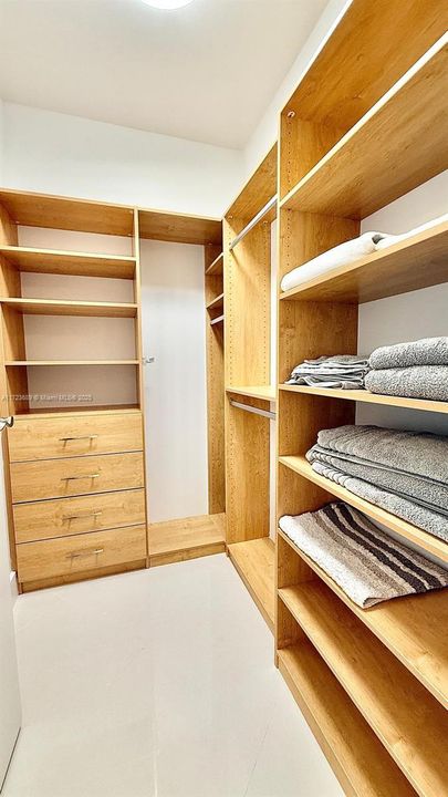 Recientemente alquilado: $19,500 (3 camas, 3 baños, 2660 Pies cuadrados)