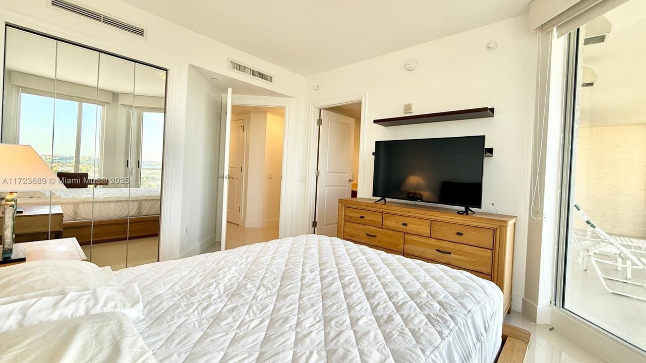 Recientemente alquilado: $19,500 (3 camas, 3 baños, 2660 Pies cuadrados)