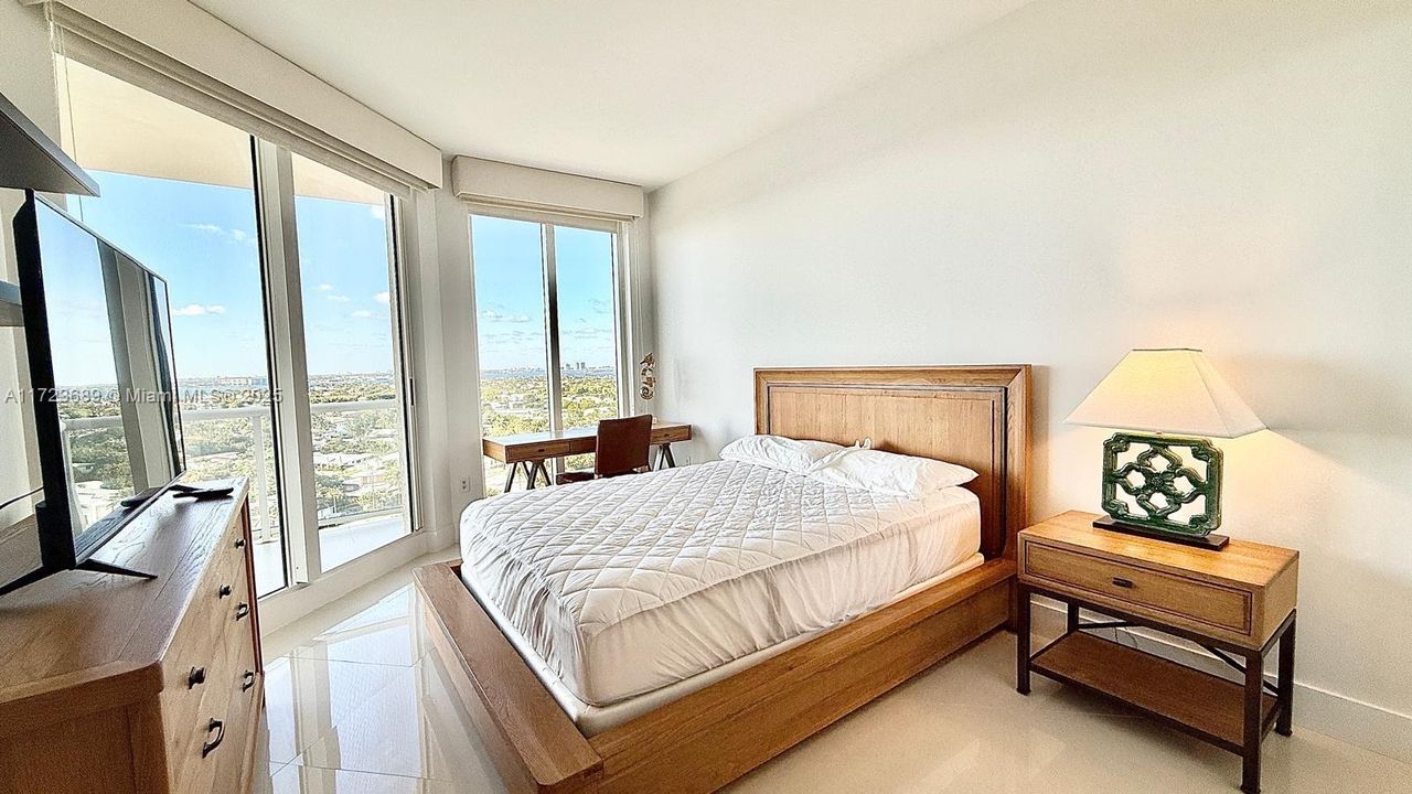 Recientemente alquilado: $19,500 (3 camas, 3 baños, 2660 Pies cuadrados)