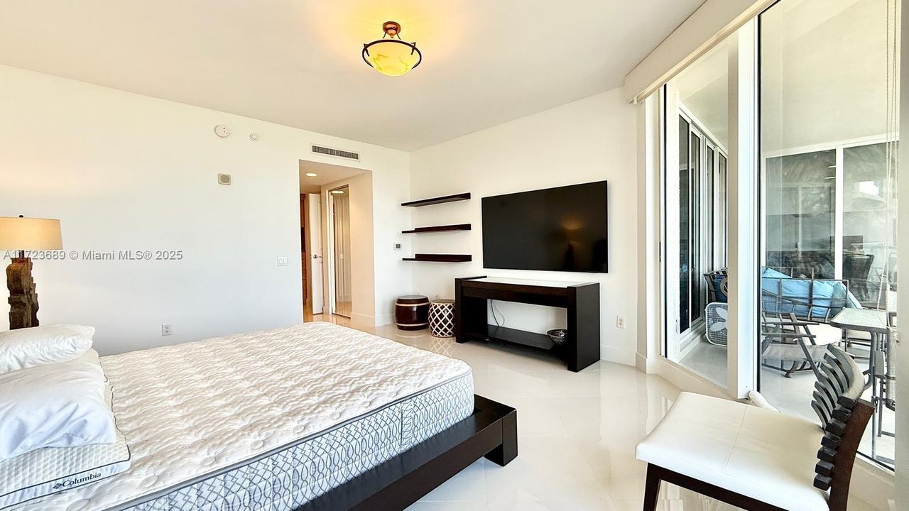 Recientemente alquilado: $19,500 (3 camas, 3 baños, 2660 Pies cuadrados)