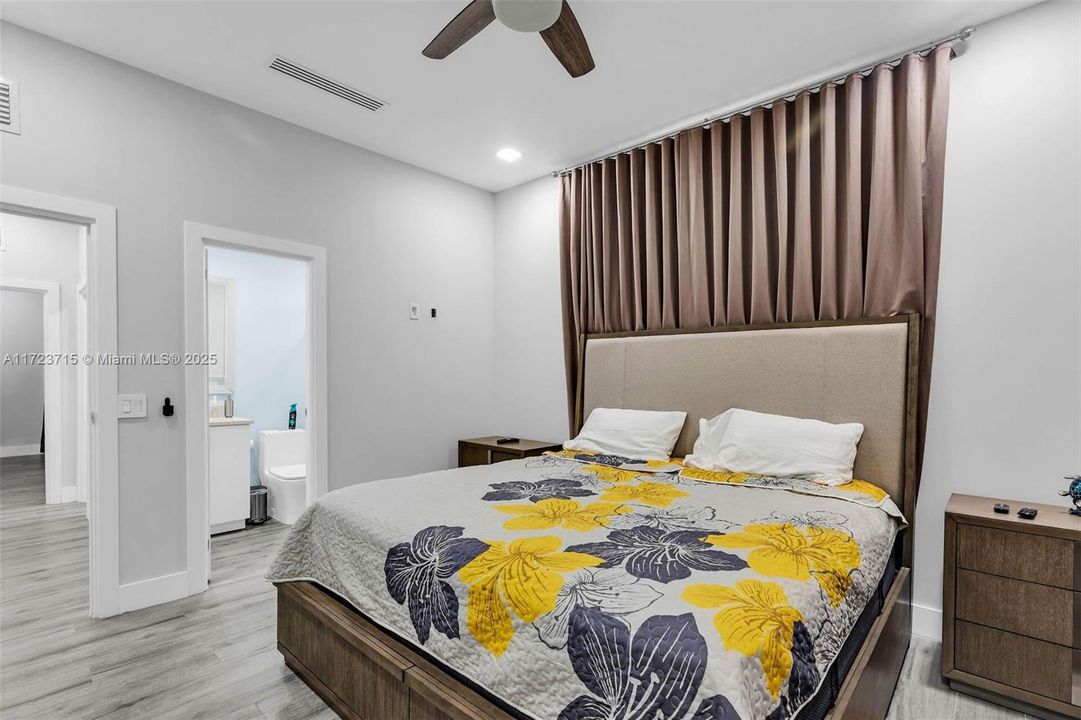 Recently Sold: $2,199,999 (5 beds, 4 baths, 3112 Square Feet)