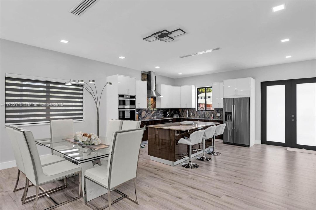 Recently Sold: $2,199,999 (5 beds, 4 baths, 3112 Square Feet)