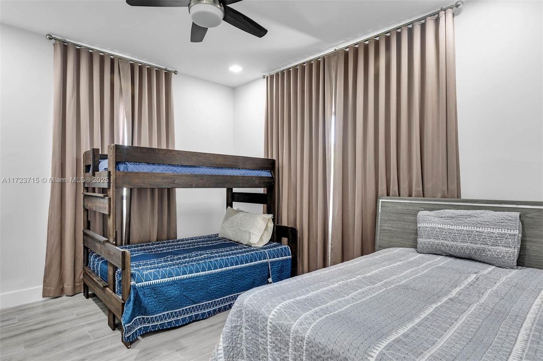 Recently Sold: $2,199,999 (5 beds, 4 baths, 3112 Square Feet)