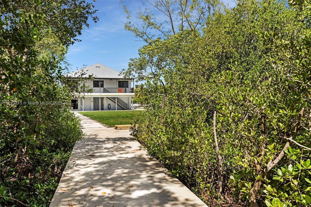 Recently Sold: $2,199,999 (5 beds, 4 baths, 3112 Square Feet)