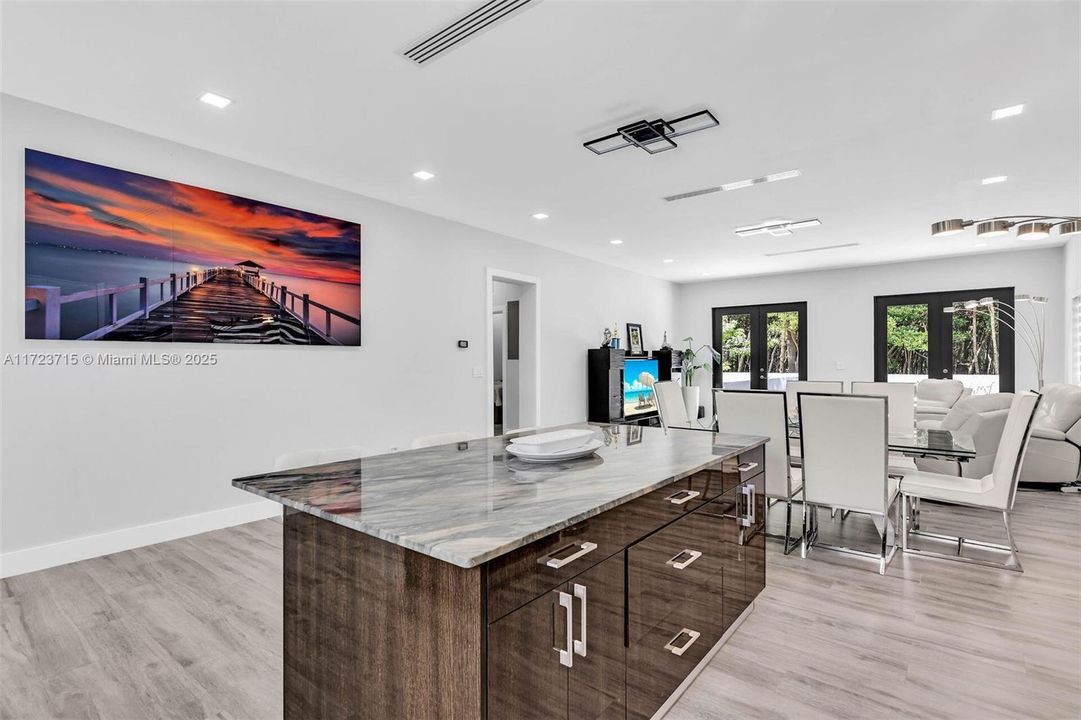 Recently Sold: $2,199,999 (5 beds, 4 baths, 3112 Square Feet)