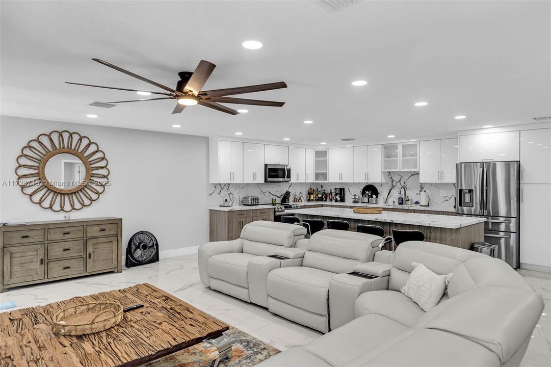 Recently Sold: $2,199,999 (5 beds, 4 baths, 3112 Square Feet)