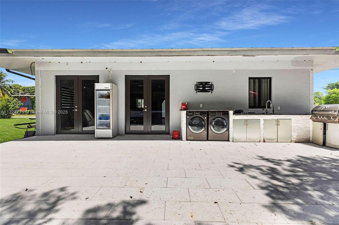 Recently Sold: $2,199,999 (5 beds, 4 baths, 3112 Square Feet)