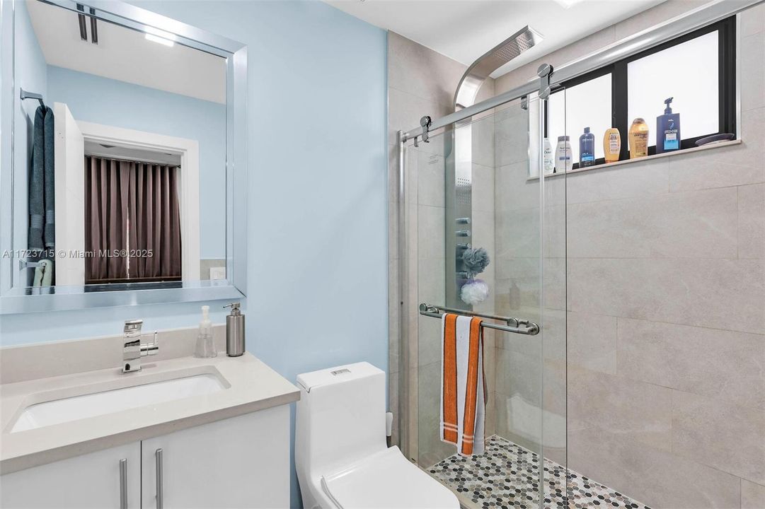 Recently Sold: $2,199,999 (5 beds, 4 baths, 3112 Square Feet)