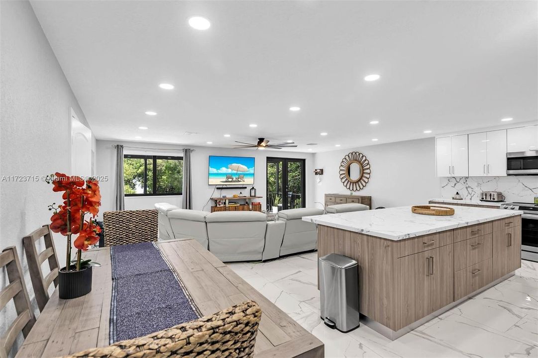 Recently Sold: $2,199,999 (5 beds, 4 baths, 3112 Square Feet)