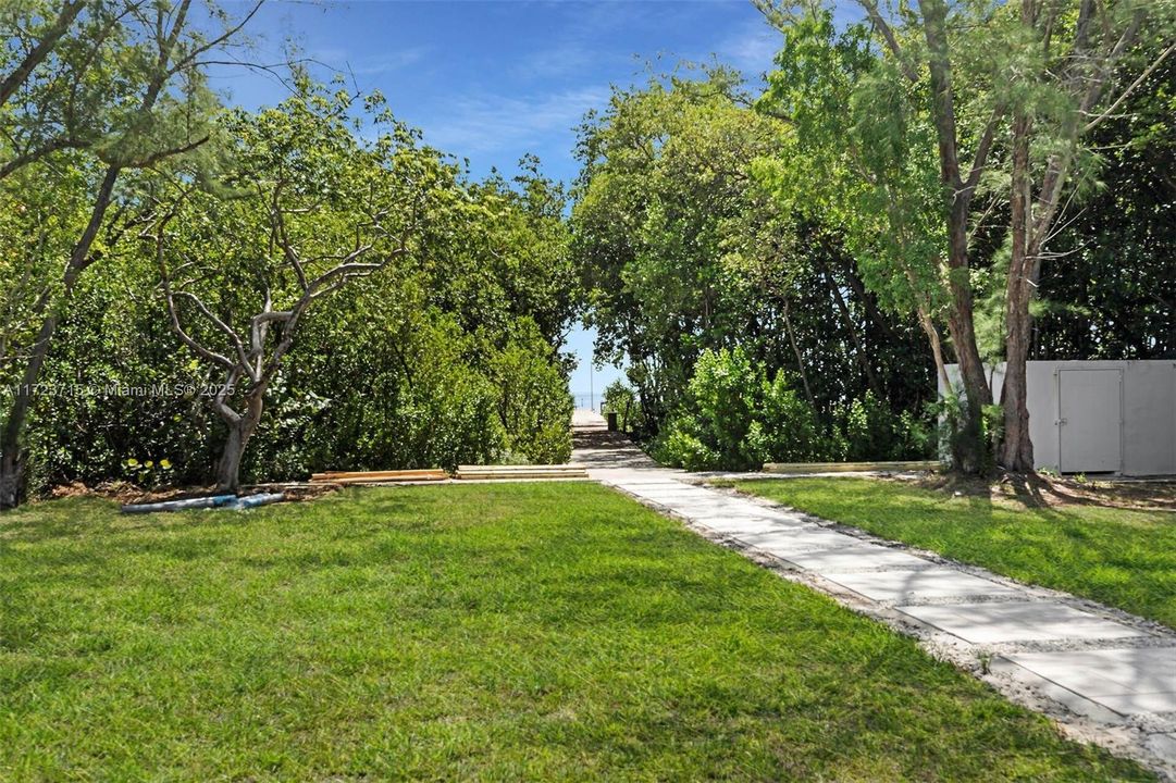 Recently Sold: $2,199,999 (5 beds, 4 baths, 3112 Square Feet)