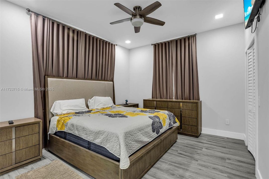 Recently Sold: $2,199,999 (5 beds, 4 baths, 3112 Square Feet)