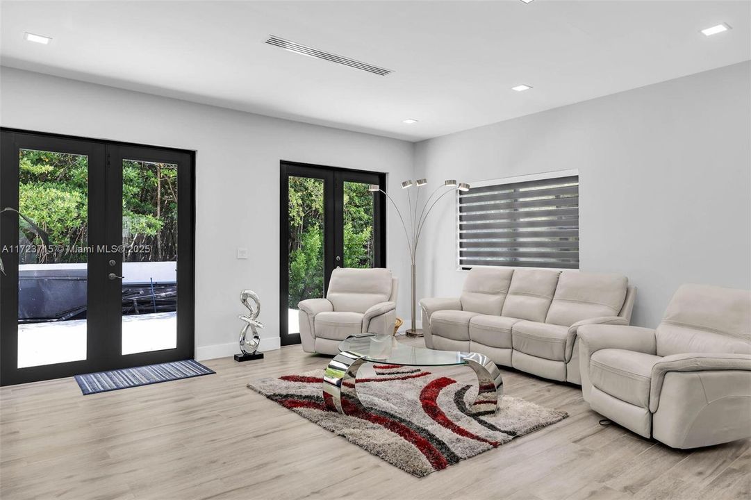 Recently Sold: $2,199,999 (5 beds, 4 baths, 3112 Square Feet)