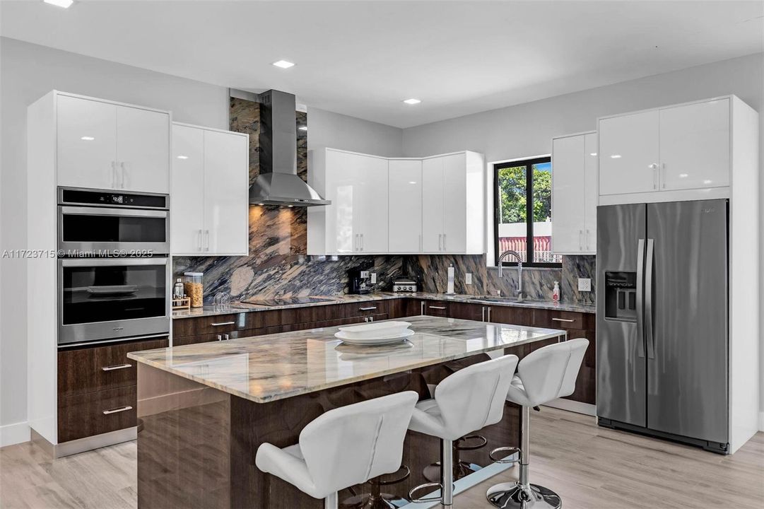 Recently Sold: $2,199,999 (5 beds, 4 baths, 3112 Square Feet)