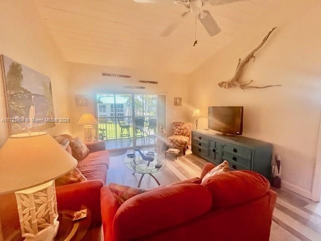 Vendido Recientemente: $205,000 (1 camas, 1 baños, 798 Pies cuadrados)