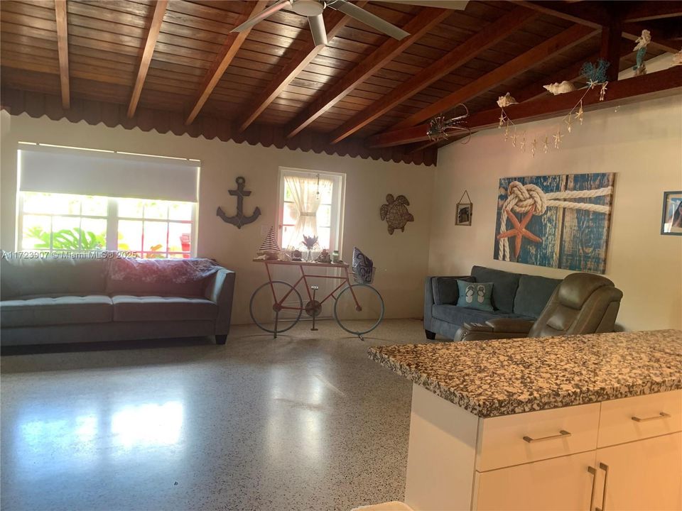 Recently Rented: $3,200 (1 beds, 1 baths, 900 Square Feet)