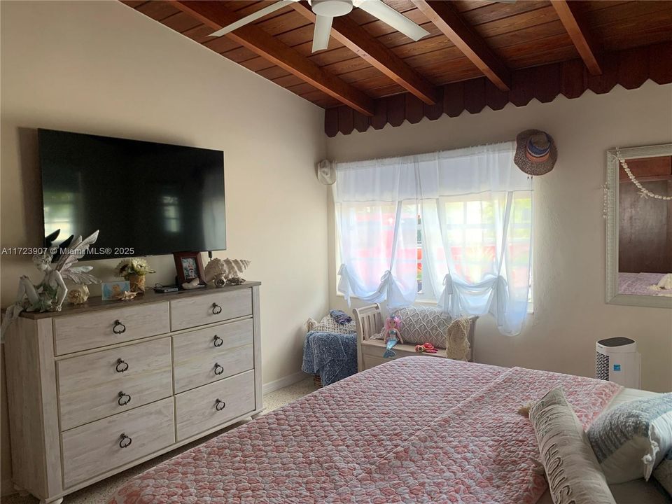 Recently Rented: $3,200 (1 beds, 1 baths, 900 Square Feet)