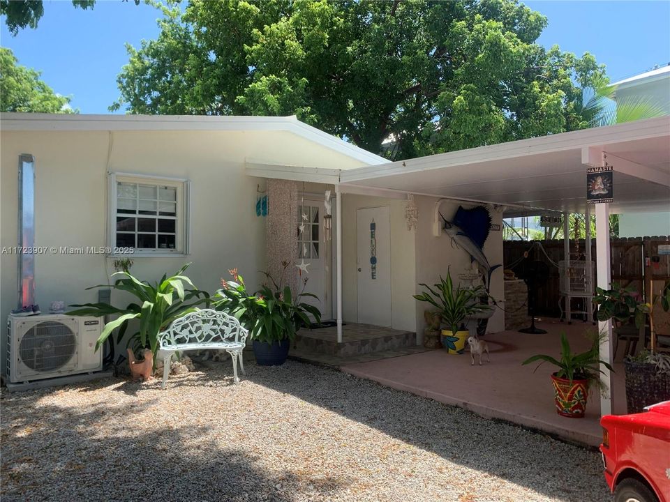 Recently Rented: $3,200 (1 beds, 1 baths, 900 Square Feet)