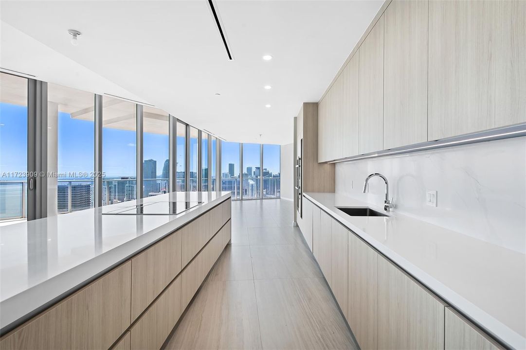 For Sale: $9,490,000 (5 beds, 6 baths, 6513 Square Feet)