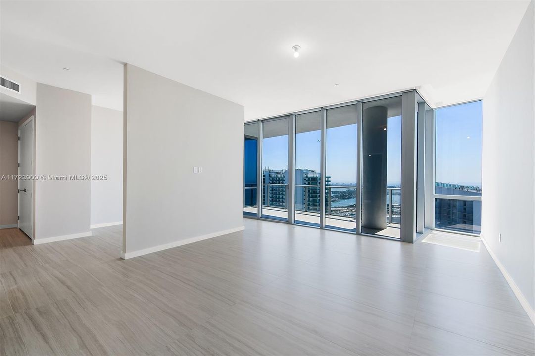 For Sale: $9,490,000 (5 beds, 6 baths, 6513 Square Feet)