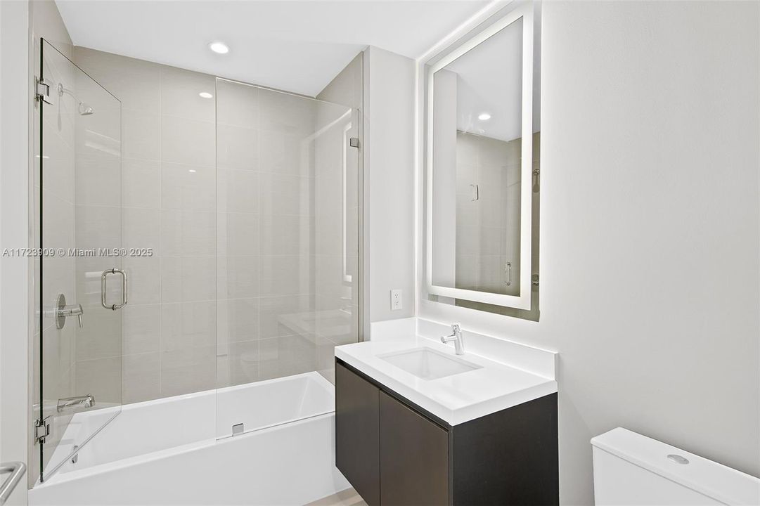 For Sale: $9,490,000 (5 beds, 6 baths, 6513 Square Feet)