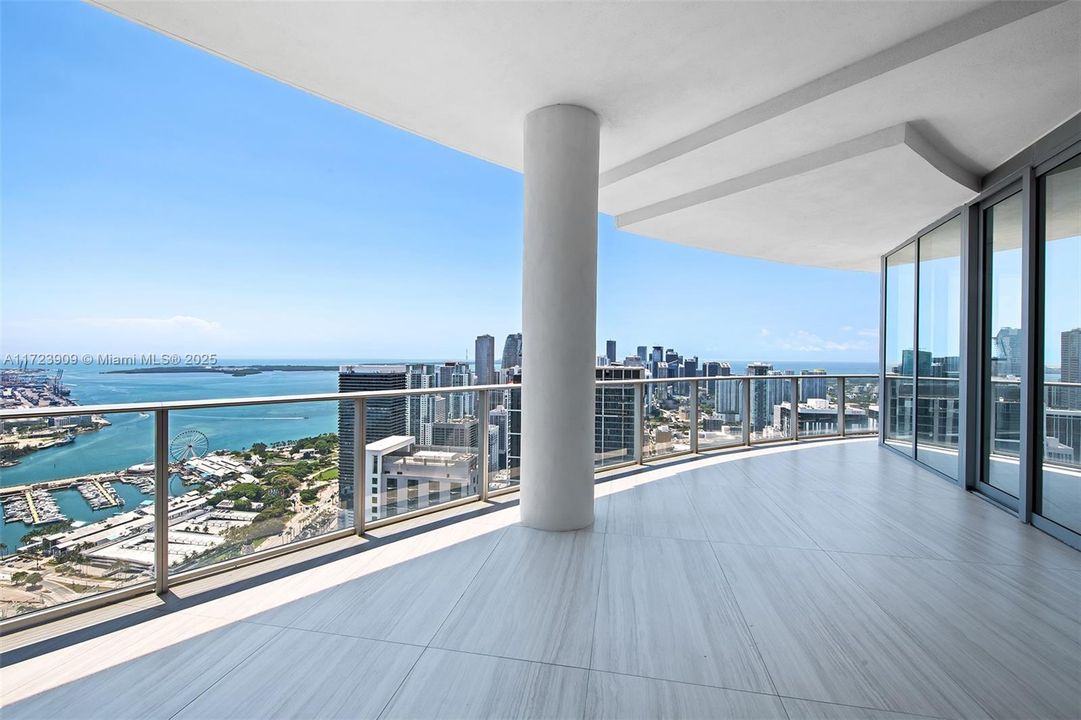 For Sale: $9,490,000 (5 beds, 6 baths, 6513 Square Feet)