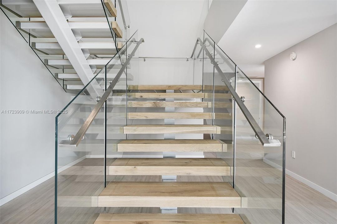 For Sale: $9,490,000 (5 beds, 6 baths, 6513 Square Feet)
