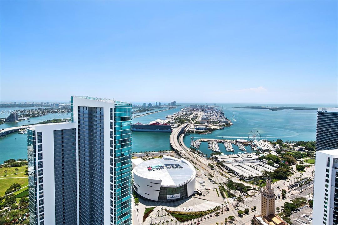 For Sale: $9,490,000 (5 beds, 6 baths, 6513 Square Feet)