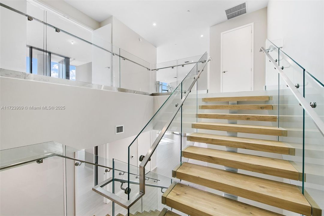 For Sale: $9,490,000 (5 beds, 6 baths, 6513 Square Feet)