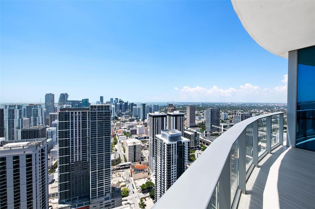 For Sale: $9,490,000 (5 beds, 6 baths, 6513 Square Feet)