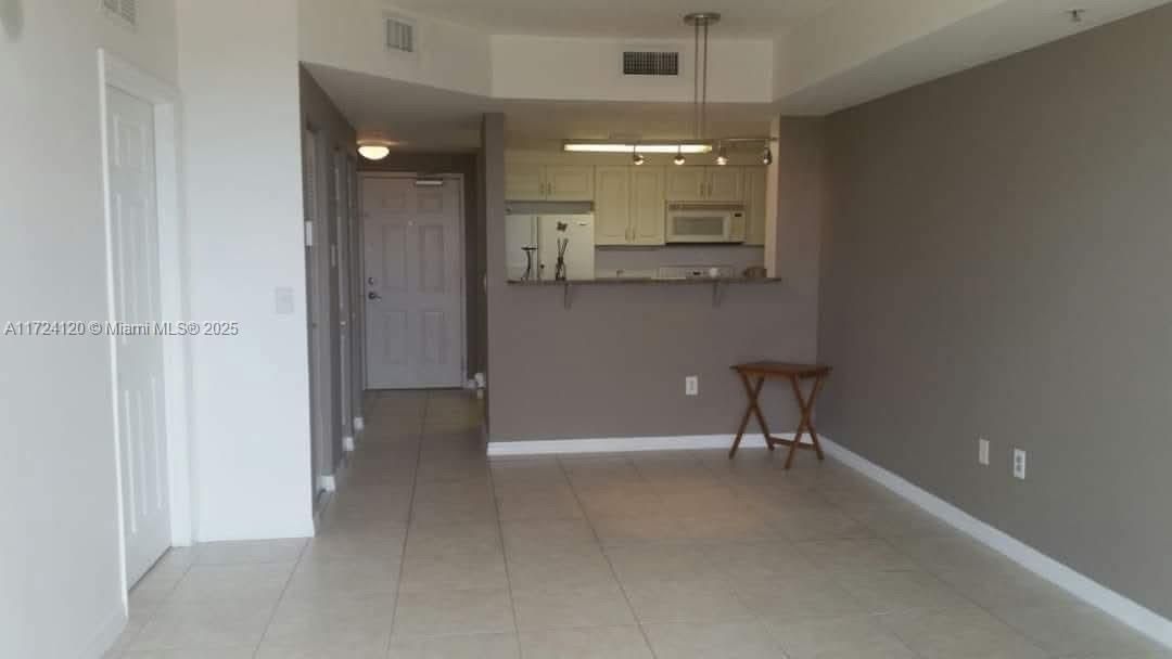 Recently Rented: $2,200 (1 beds, 1 baths, 729 Square Feet)