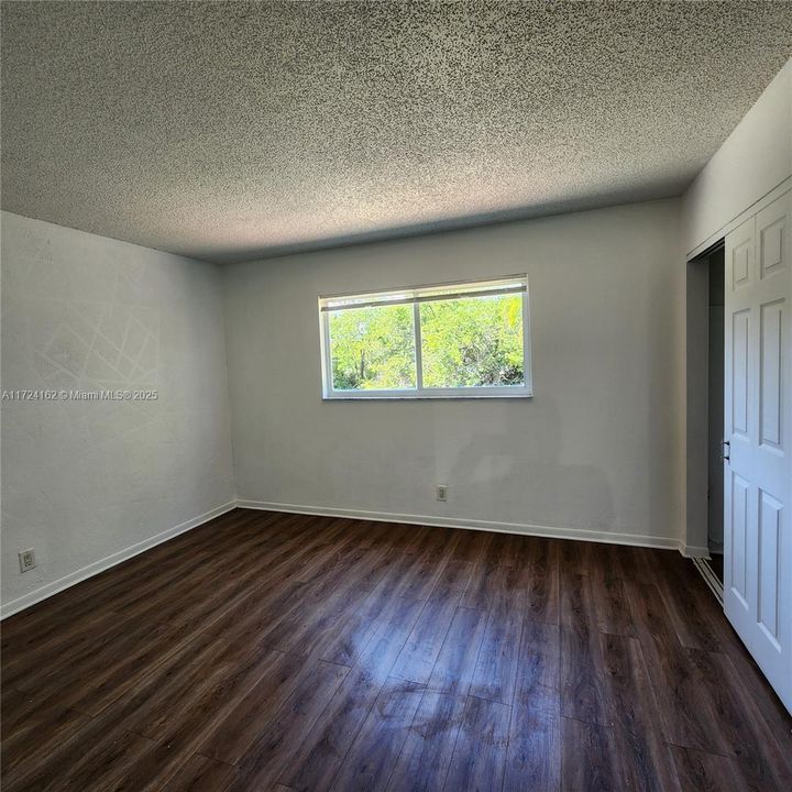 На продажу: $189,900 (1 спален, 1 ванн, 588 Квадратных фут)