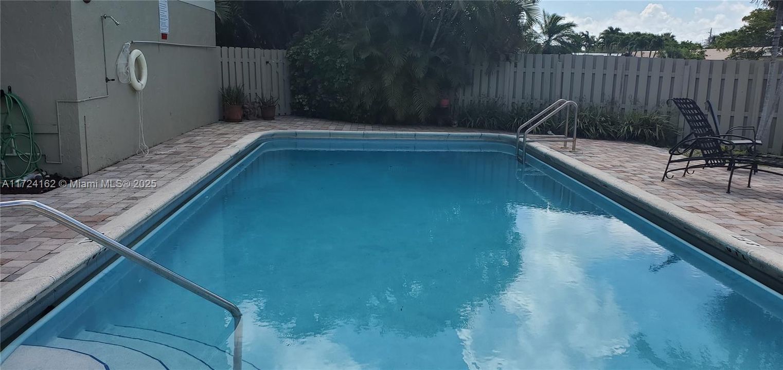 На продажу: $189,900 (1 спален, 1 ванн, 588 Квадратных фут)