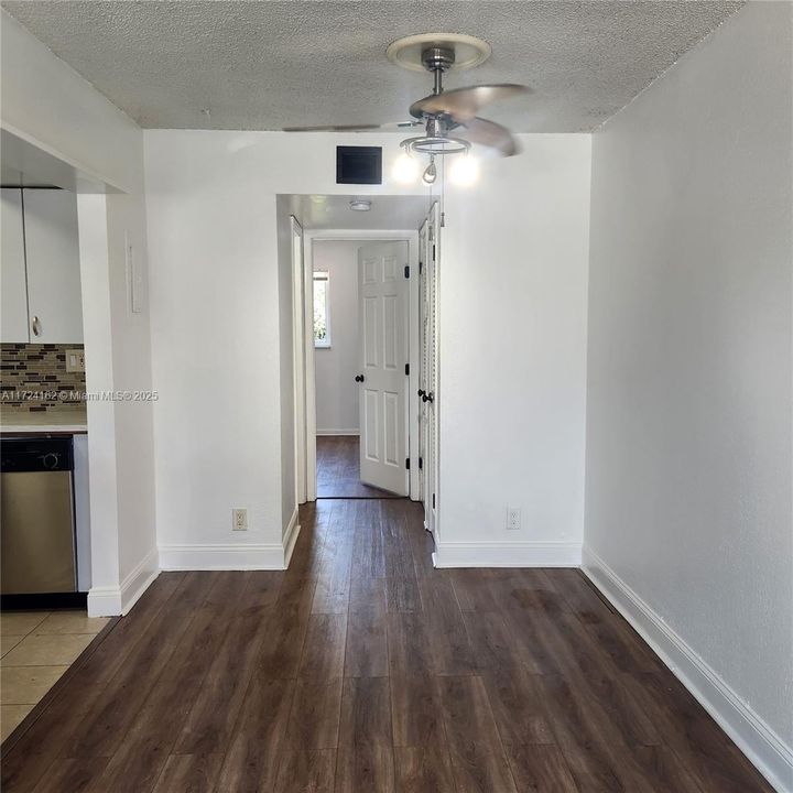 На продажу: $189,900 (1 спален, 1 ванн, 588 Квадратных фут)