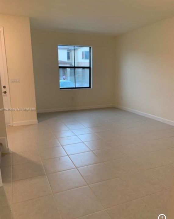 Recently Rented: $3,200 (3 beds, 2 baths, 1540 Square Feet)